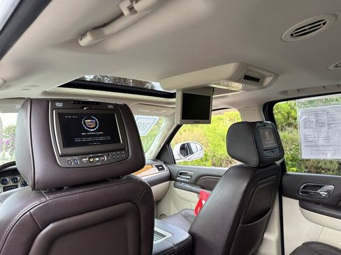 Used 2014 Cadillac Escalade ESV Platinum AWD/4WD image 33