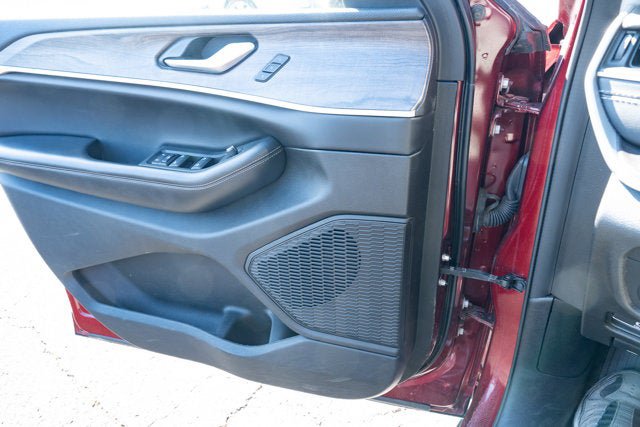 Used 2023 Jeep Grand Cherokee Limited RWD image 25