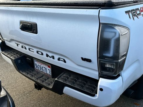 Used 2022 Toyota Tacoma TRD Off-Road image 14