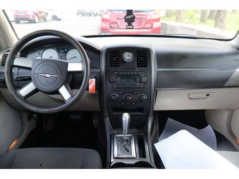 Used 2007 Chrysler 300 RWD image 7