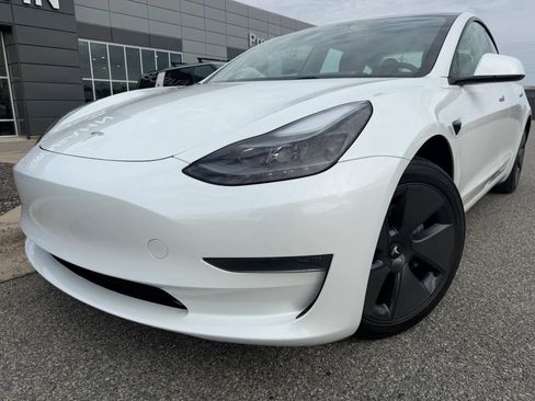 Used 2023 Tesla Model 3 Standard Range RWD image 1
