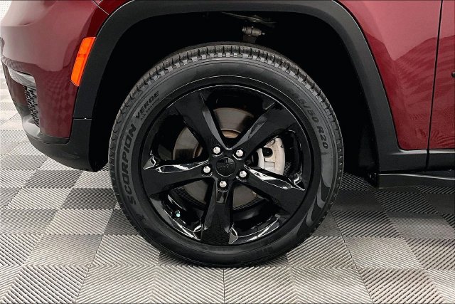 Used 2023 Jeep Grand Cherokee L Limited w/ Black Appearance Package AWD/4WD image 10