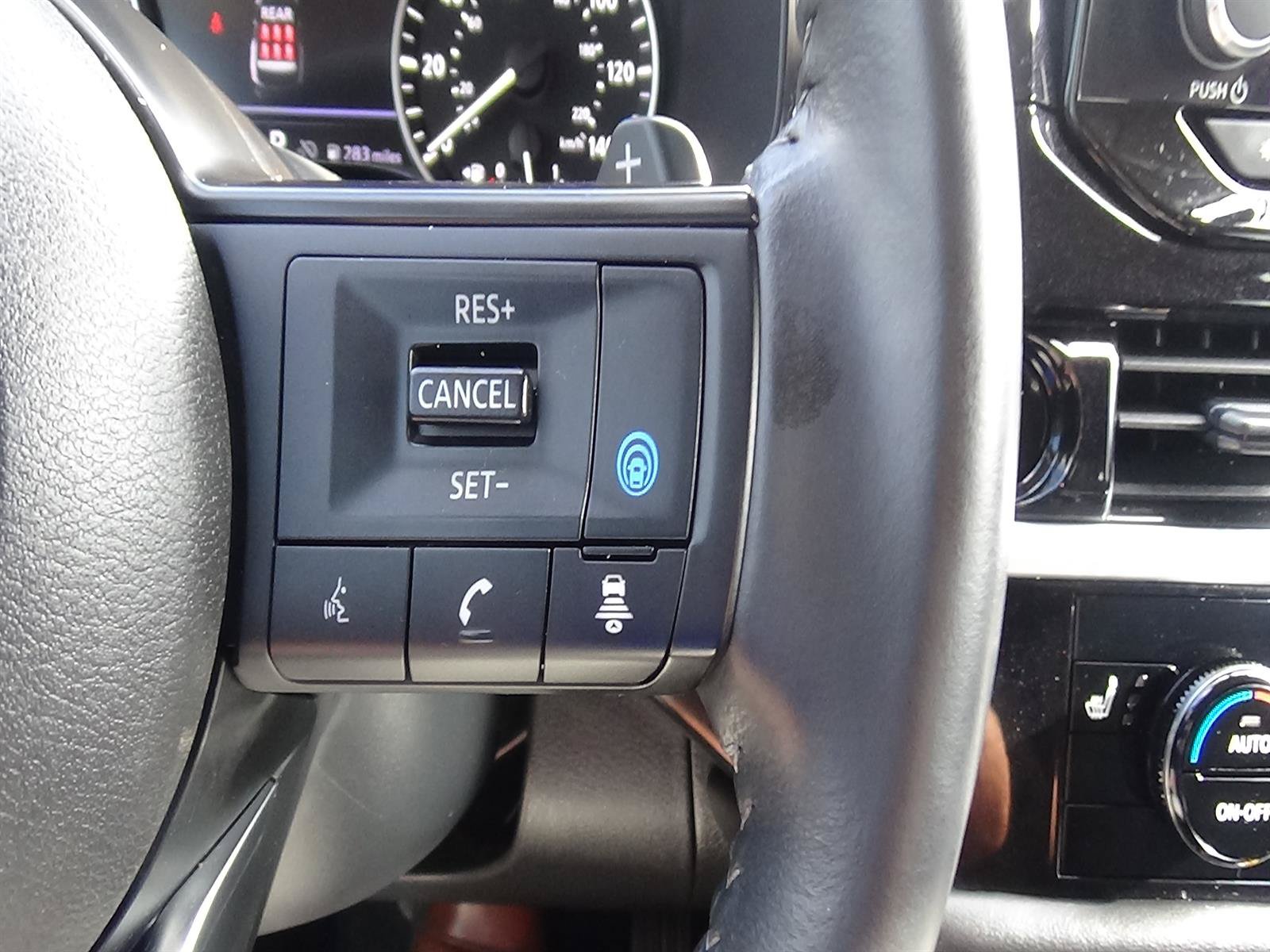 Used 2025 Nissan Pathfinder SV FWD image 21