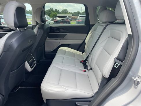 Used 2026 Lincoln Nautilus Premier AWD/4WD image 11