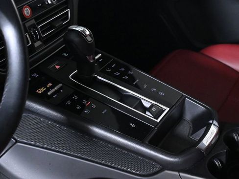 Certified 2022 Porsche Macan AWD/4WD image 21