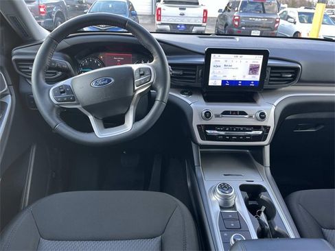 Used 2023 Ford Explorer XLT image 14
