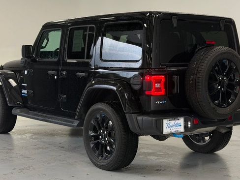 Used 2023 Jeep Wrangler Unlimited Sahara w/ Cold Weather Group AWD/4WD image 4