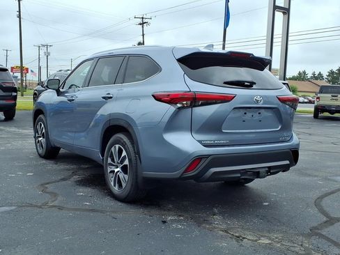 Used 2022 Toyota Highlander XLE AWD/4WD image 19