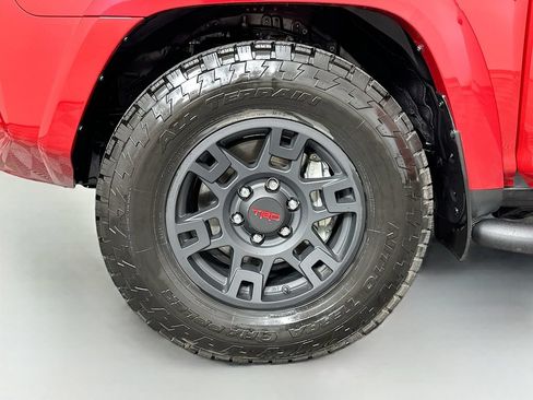 Used 2023 Toyota 4Runner SR5 Premium w/ Moonroof Package RWD image 33
