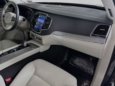 Certified 2025 Volvo XC90 B6 Plus image 29