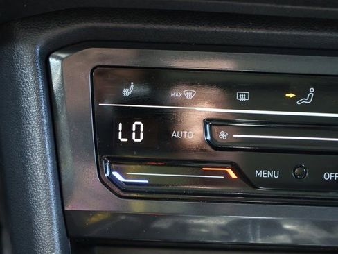 Used 2023 Volkswagen Tiguan SE image 29