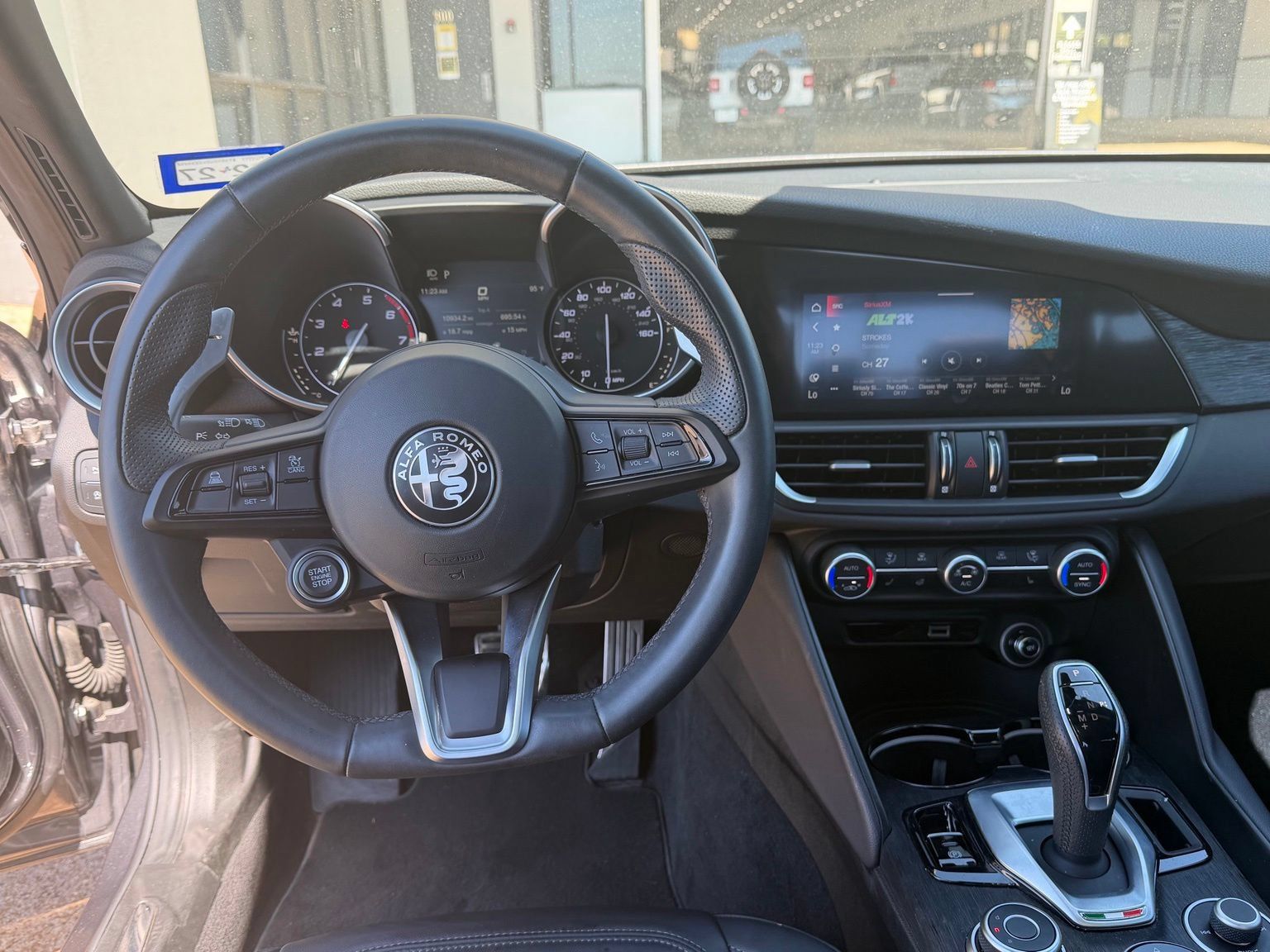 Used 2023 Alfa Romeo Giulia Sprint RWD image 3