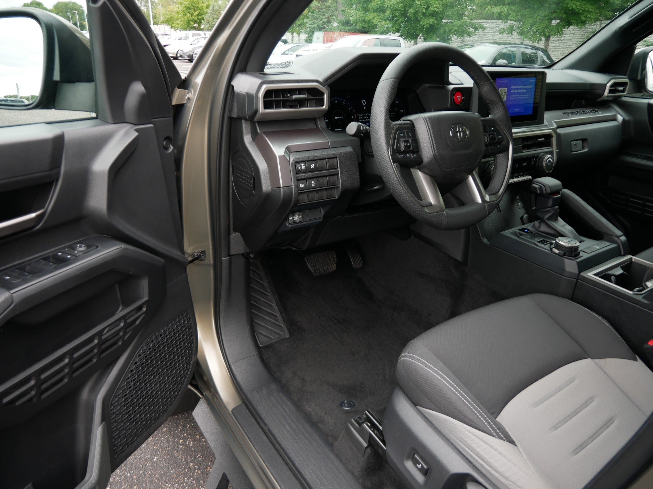 Certified 2025 Toyota Tacoma TRD Off-Road AWD/4WD image 5