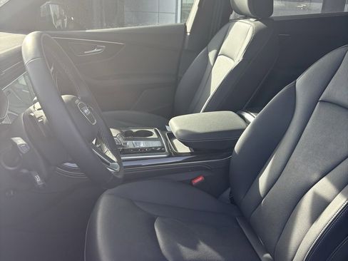 Used 2025 Audi Q8 Premium Plus image 14