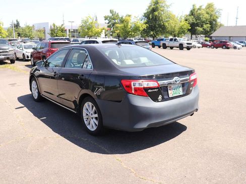 Used 2012 Toyota Camry XLE w/ Leather Pkg FWD image 7
