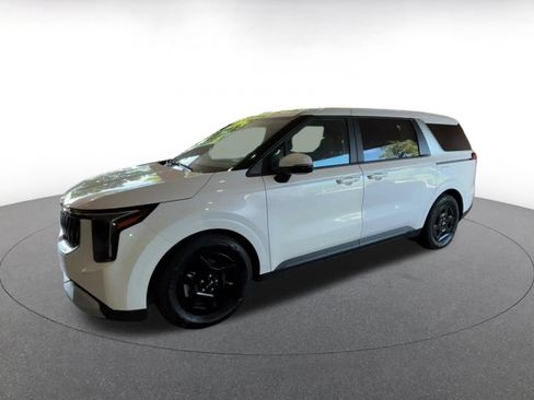Used 2026 Kia Carnival FWD image 6