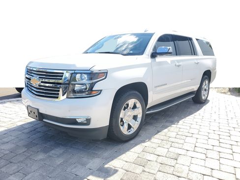 Used 2020 Chevrolet Suburban Premier image 3