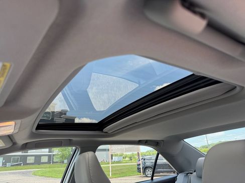 Used 2012 Toyota Camry XLE FWD image 31