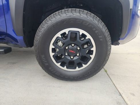 Used 2025 Toyota Tacoma TRD Off-Road image 17