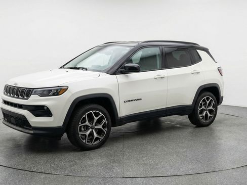 Used 2025 Jeep Compass Limited image 3