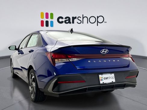 Used 2025 Hyundai Elantra Sport image 3