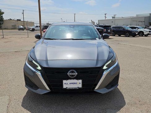Used 2024 Nissan Altima 2.5 SV FWD image 3
