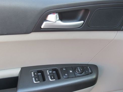 Used 2020 Kia Sportage LX w/ LX Popular Package image 17