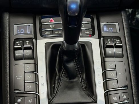 Used 2018 Porsche Macan AWD/4WD image 9