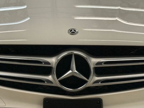 Used 2018 Mercedes-Benz GLC 300 4MATIC w/ Multimedia Package image 5