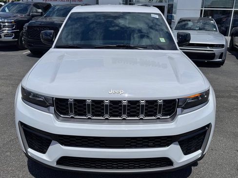 New 2026 Jeep Grand Cherokee Limited AWD/4WD image 2