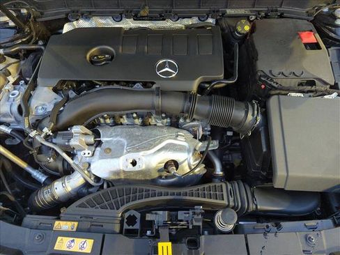 Used 2022 Mercedes-Benz GLB 250 image 23