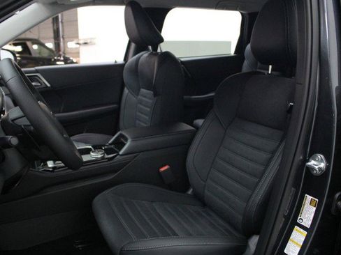 New 2026 Mitsubishi Outlander SE image 7