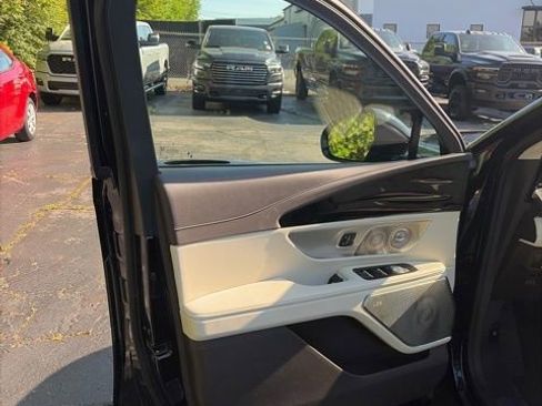 Used 2024 Lincoln Nautilus Black Label w/ Jet Appearance Package (87T) AWD/4WD image 12