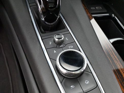 Used 2023 Cadillac Escalade Premium Luxury AWD/4WD image 21