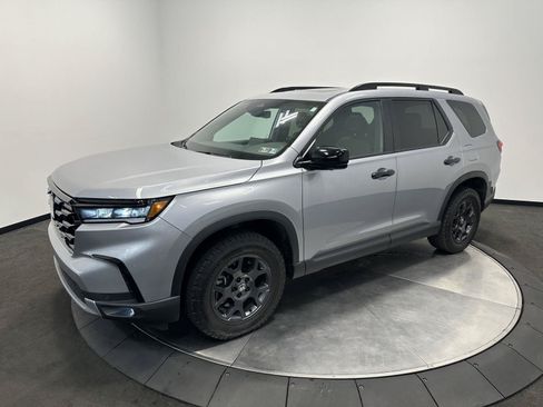 Certified 2025 Honda Pilot TrailSport image 4