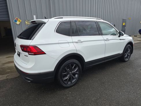 Used 2024 Volkswagen Tiguan SE AWD/4WD image 4