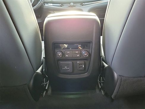 Used 2024 Buick Enclave Premium image 10