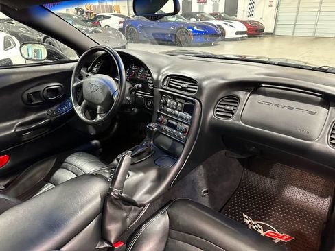 Used 2004 Chevrolet Corvette Convertible w/ Preferred Equipment Group RWD image 10