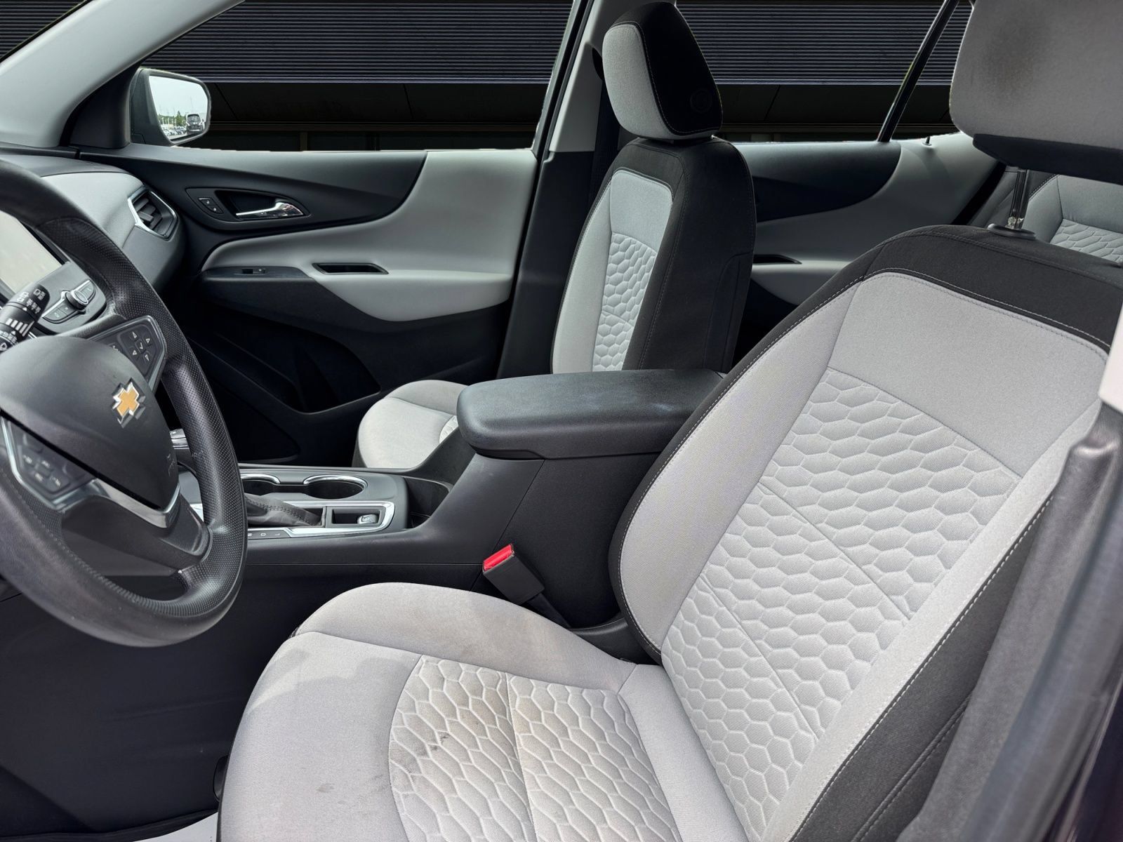 Used 2019 Chevrolet Equinox LS FWD image 2