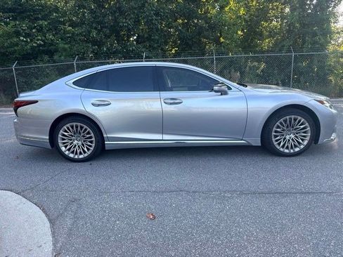 Used 2022 Lexus LS 500 RWD image 12