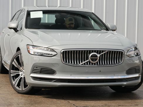 Used 2024 Volvo S90 T8 Ultimate image 4