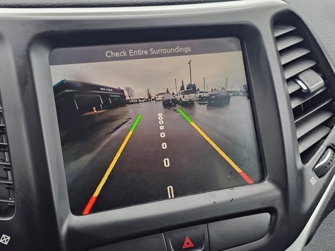 Used 2015 Jeep Cherokee Trailhawk w/ Comfort/Convenience Group image 8