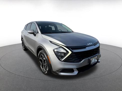 Used 2023 Kia Sportage LX image 3