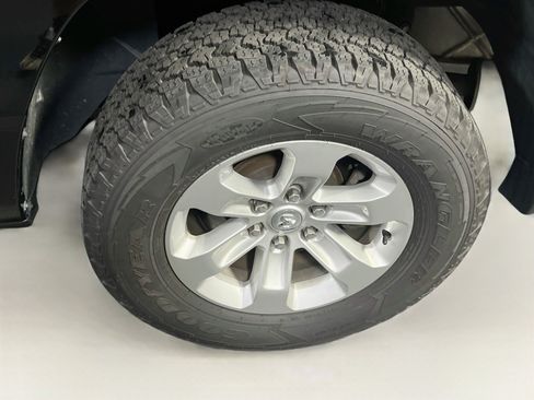 Used 2023 RAM 1500 Laramie AWD/4WD image 29