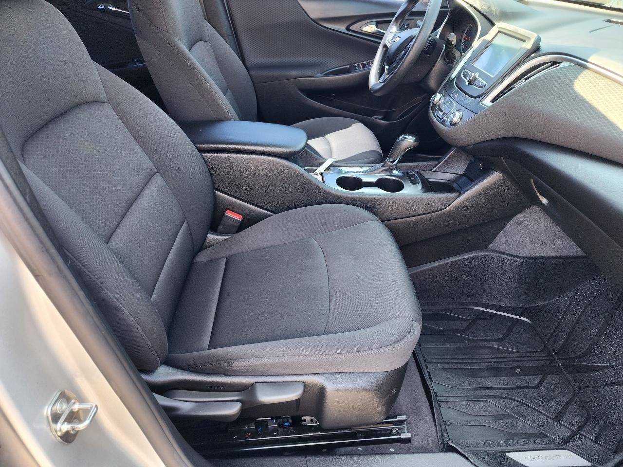 Used 2018 Chevrolet Malibu LS FWD image 26