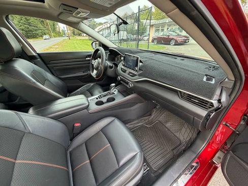 Used 2019 Nissan Altima 2.5 SR w/ SR Premium Package image 12