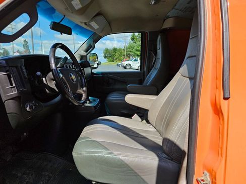 Used 2017 Chevrolet Express 2500 RWD image 13