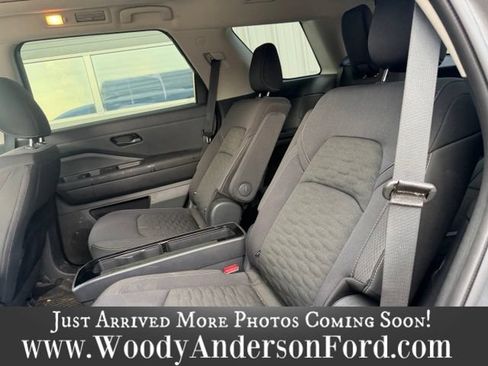 Used 2025 Nissan Pathfinder SV w/ SV Premium Package FWD image 11