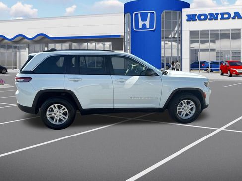 Used 2024 Jeep Grand Cherokee Laredo image 10