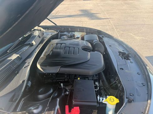 Used 2019 Dodge Charger SXT RWD image 11